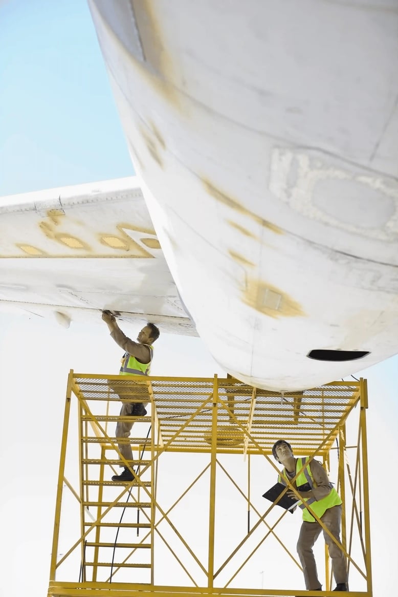 660d40f163cd9122d331e5e7_aircraft-workers-repairing-airplane-2021-11-17-01-39-22-utc