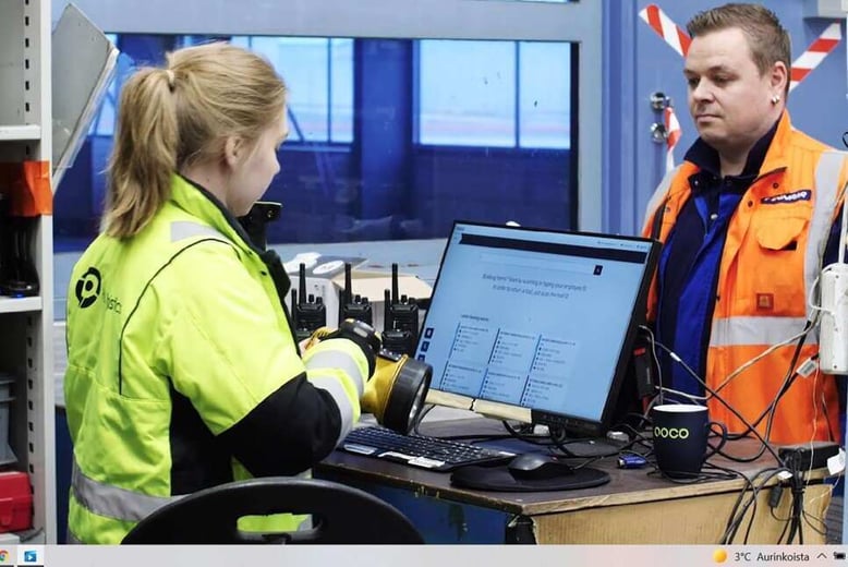 Finnair store clerk using QOCO MROTools