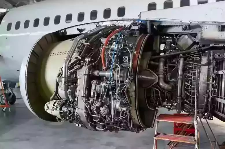 aircraft-engine-servicing-opened